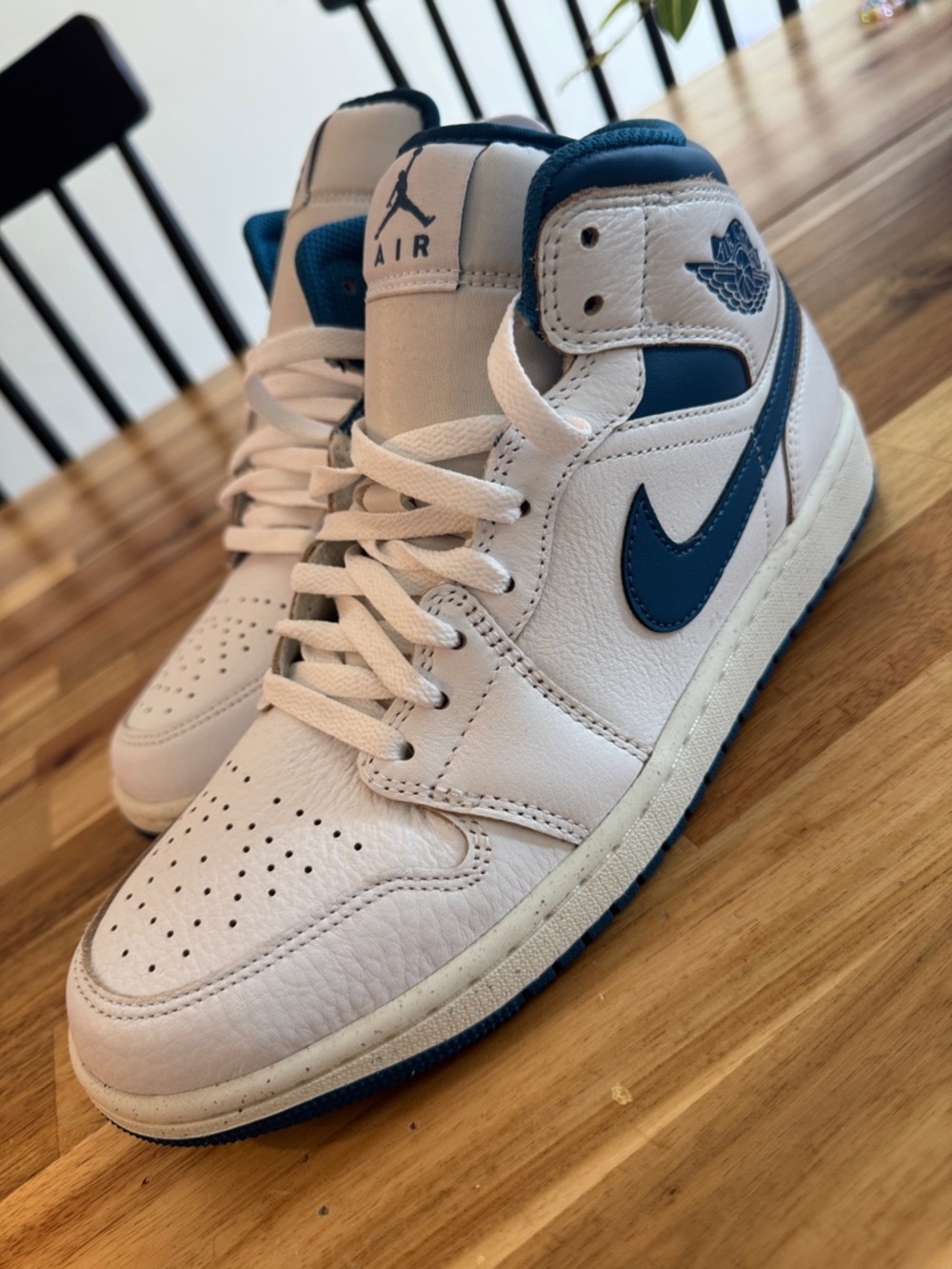 Nike Air Jordan 1 Mid Sneakers